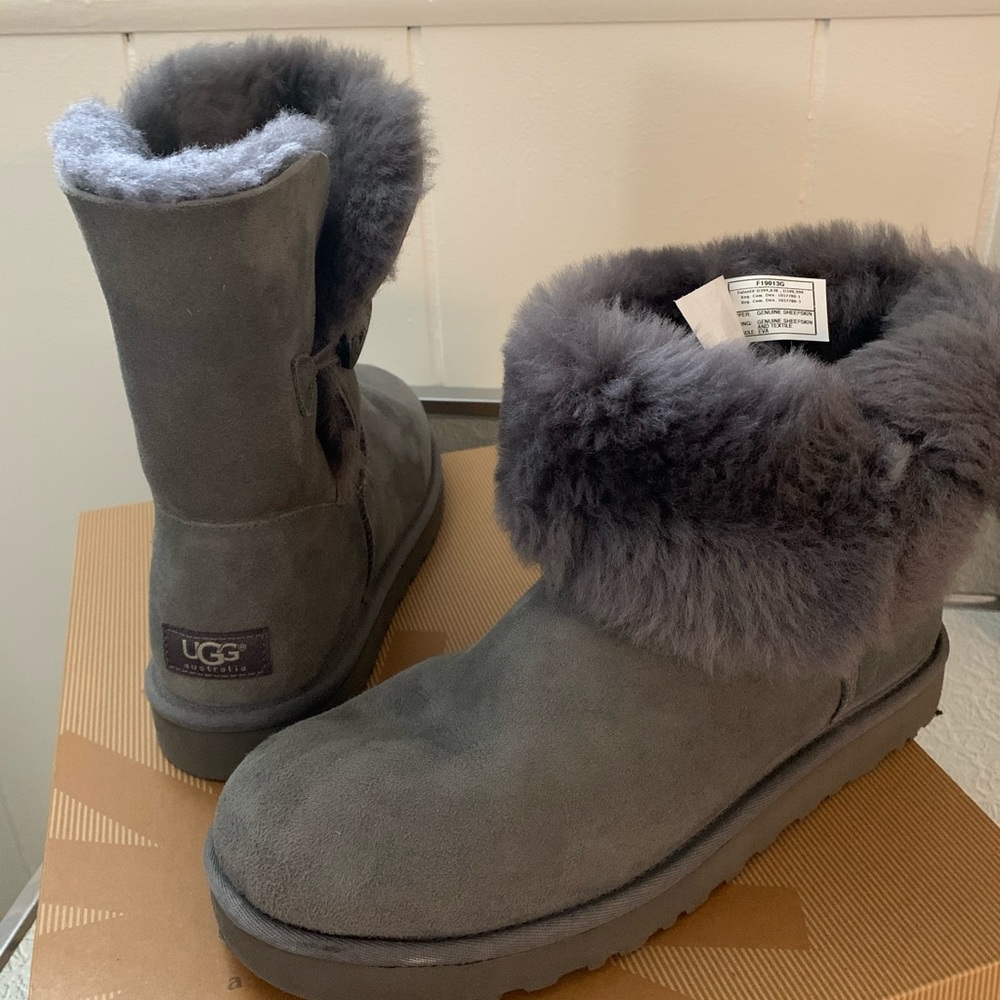 UGG Bailey Button Boot - Picture 3 of 4